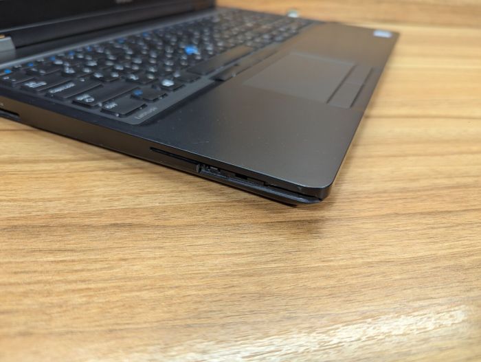 Ноутбук Б-клас Dell Latitude 5580 / 15.6" (1920x1080) IPS / Intel Core i5-7300U (2 (4) ядра по 2.6 - 3.5 GHz) / 8 GB DDR4 / 256 GB SSD / Intel HD Graphics 620 / HDMI / WebCam / Windows 10 б/в - зображення 3