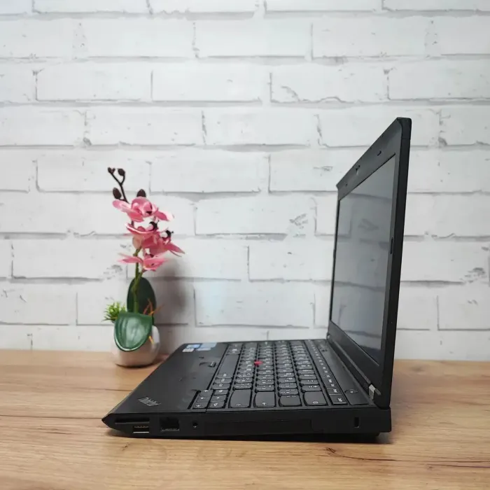 Нетбук Lenovo ThinkPad X220 / 12.5" (1366x768) TN / Intel Core i5-2520M (2 (4) ядра по 2.5 - 3.2 GHz) / 8 GB DDR3 / 128 GB SSD / Intel HD Graphics 3000 / WebCam б/в - зображення 6