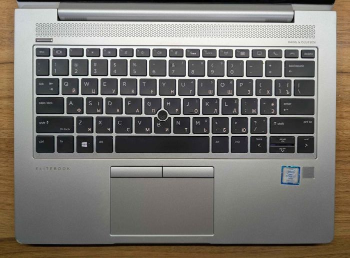 Ультрабук HP EliteBook 830 G5 / 13.3" (1920x1080) IPS Touch / Intel Core i7-8650U (4 (8) ядра по 1.9 - 4.2 GHz) / 16 GB DDR4 / 512 GB SSD / Intel UHD Graphics 620 / TouchID / WebCam / Windows 10 б/в - зображення 3