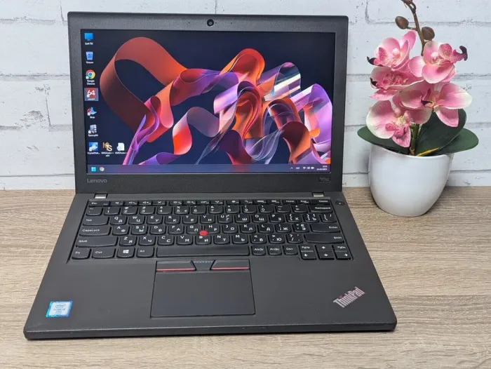 Нетбук Lenovo ThinkPad X260 / 12.5" (1366x768) TN / Intel Core i5-6300U (2 (4) ядра по 2.4 - 3.0 GHz) / 8 GB DDR4 / 128 GB SSD / Intel HD Graphics 520 / WebCam б/в - зображення 2