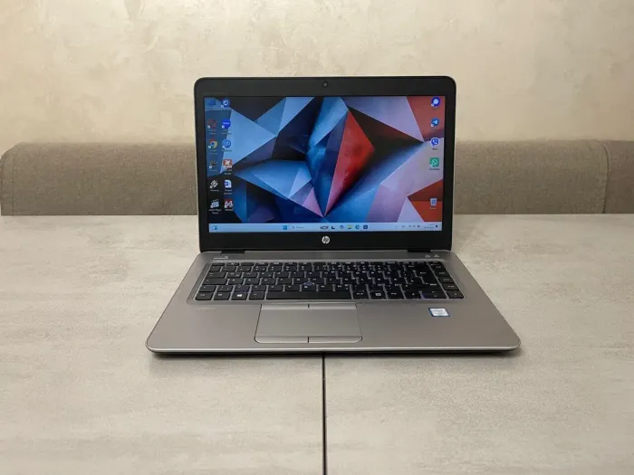 Ультрабук HP EliteBook 840 G3 / 14" (1920x1080) TN / Intel Core i5-6300U (2 (4) ядра по 2.4 - 3.0 GHz) / 8 GB DDR4 / 256 GB SSD / Intel HD Graphics 520 / WebCam б/в - зображення 2