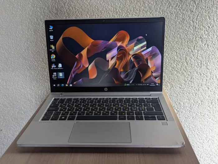 Ультрабук Б-клас HP ProBook 430 G8 / 13.3" (1920x1080) TN / Intel Core i3-1115G4 (2 (4) ядра по 4.1 GHz) / 16 GB DDR4 / 256 GB SSD / Intel UHD Graphics / WebCam б/в - зображення 2