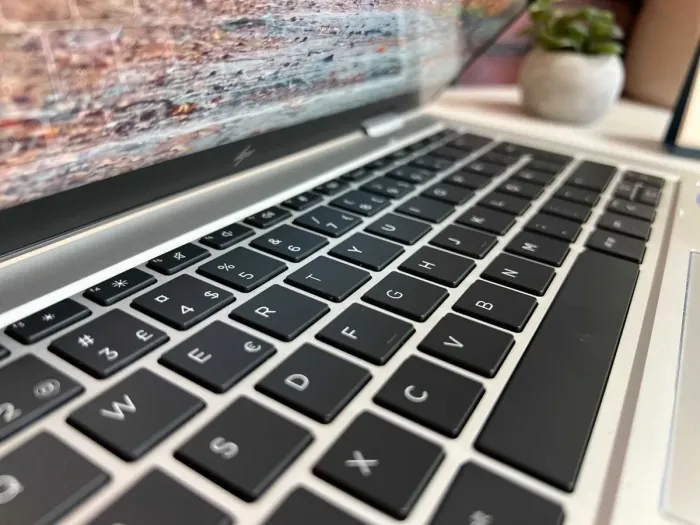 Ультрабук-трансформер HP EliteBook 830 G8 x360 / 13.3" (1920x1080) IPS Touch / Intel Core i5-1145G7 (4 (8) ядра по 2.6 - 4.4 GHz) / 16 GB DDR4 / 512 GB SSD / Intel Iris Xe Graphics / WebCam б/в - зображення 8