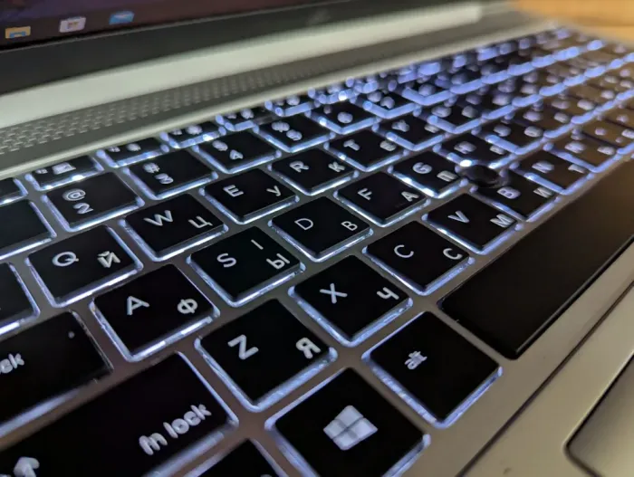 Ультрабук Б-клас HP EliteBook 840 G5 / 14" (1920x1080) IPS / Intel Core i5-8350U (4 (8) ядра по 1.7 - 3.6 GHz) / 16 GB DDR4 / 512 GB SSD / Intel UHD Graphics 620 / WebCam / Fingerprint / Windows 10 б/в - зображення 6