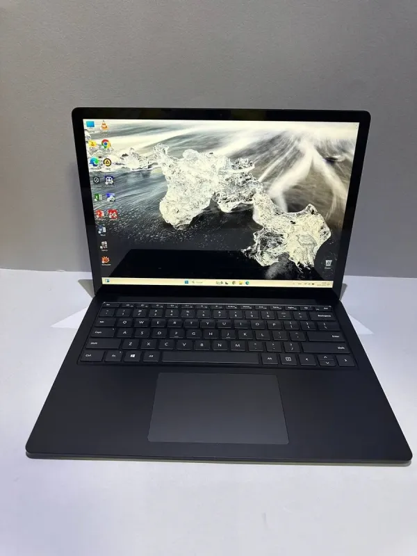 Ультрабук Microsoft Surface laptop 4 Model 1951 / 13.5" (2256x1504) IPS Touch / Intel Core i5-1145G7 (4 (8) ядра по 2.6 - 4.4 GHz) / 16 GB DDR4 / 512 GB SSD M.2 / Intel Iris Xe Graphics / WebCam б/в - зображення 2