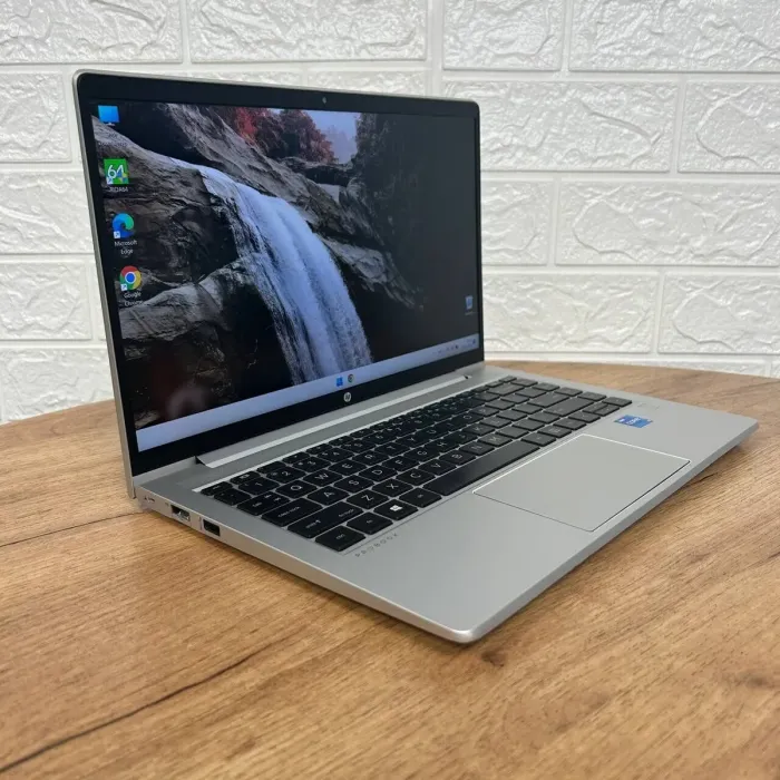 Ультрабук Б-клас HP ProBook 440 G8 / 14" (1920x1080) IPS / Intel Core i5-1135G7 (4 (8) ядра по 2.4 - 4.2 GHz) / 16 GB DDR4 / 256 GB SSD / Intel Iris Xe Graphics / WebCam б/у - зображення 4