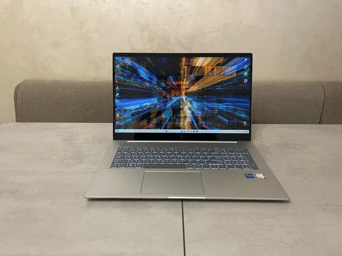 Ультрабук HP Envy 17t-cw000 / 17.3" (1920x1080) IPS / Intel Core i7-13700H (14 (20) ядер по 3.7 - 5.0 GHz) / 16 GB DDR4 / 512 GB SSD M.2 / Intel Iris Xe Graphics / WebCam б/в - зображення 2
