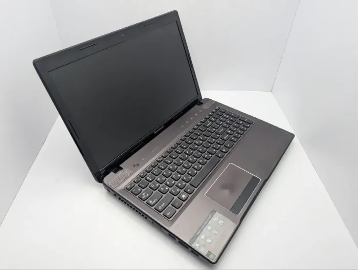 Ноутбук Lenovo IdeaPad Z575 / 15.6" (1366x768) TN / AMD A4-3300M (2 ядра по 1.9 - 2.5 GHz) / 8 GB DDR3 / 500 GB HDD / AMD Radeon Graphics 6480G / WebCam / DVD-ROM б/в - зображення 6