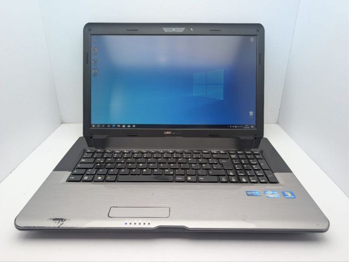 Ноутбук Medion Akoya E7218 / 17.3" (1600x900) TN / Intel Core i3-2310M (2 (4) ядра по 2.1 GHz) / 6 GB DDR3 / 640 GB HDD / Intel HD Graphics / WebCam / DVD-ROM б/в - зображення 2