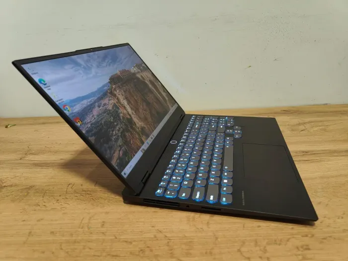 Ігровий ноутбук Б-клас Lenovo Legion Slim 7 15ACH6 / 15.6" (1920x1080) IPS / AMD Ryzen 7 5800H (8 (16) ядер по 3.2 - 4.4 GHz) / 16 GB DDR4 / 512 GB SSD / nVidia GeForce RTX 3060, 6 GB GDDR6, 192-bit / WebCam / Windows 10 Home б/в - зображення 4