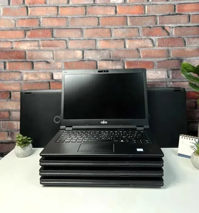 Ноутбук Fujitsu LifeBook E549 / 14" (1920x1080) IPS / Intel Core i3-8145U (2 (4) ядра по 2.1 - 3.9 GHz) / 8 GB DDR4 / 256 GB SSD / Intel UHD Graphics / WebCam / Win 10 Pro б/в - зображення 2