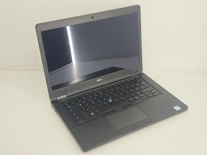 Ультрабук Dell Latitude 5480 / 14" (1920x1080) IPS Touch / Intel Core i5-6300HQ (4 ядра по 2.3 - 3.2 GHz) / 8 GB DDR4 / 256 GB SSD / Intel HD Graphics 530 / WebCam б/в - зображення 2