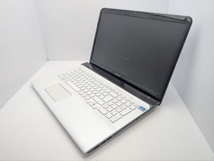 Ноутбук Sony SVE-171G12M / 17.3" (1600x900) TN / Intel Core i3-3120M (2 (4) ядра по 2.5 GHz) / 8 GB DDR3 / 1000 GB HDD / Intel HD Graphics 4000 / WebCam / DVD-ROM б/в - зображення 7