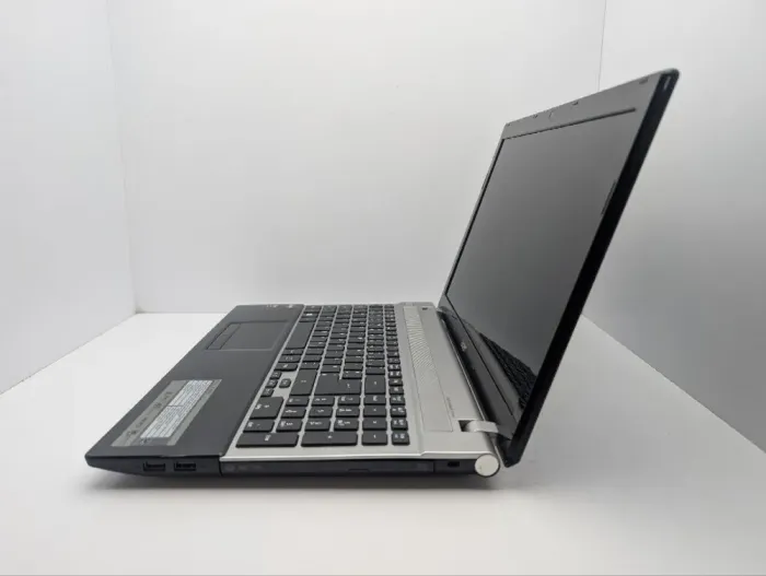 Ноутбук Acer Aspire V3-551G / 15.6" (1366x768) TN / AMD A10-4600M (4 ядра по 2.3 - 3.2 GHz) / 8 GB DDR3 / 1000 GB HDD / AMD Radeon HD 7670M, 2 GB GDDR3, 128-bit / WebCam / DVD-ROM б/в - зображення 5