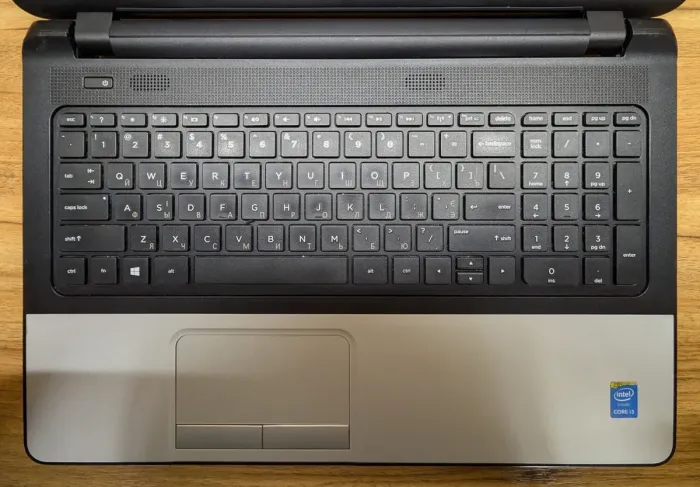 Ноутбук HP 350 G1 / 15.6" (1366x768) TN / Intel Core i3-4005U (2 (4) ядра по 1.7 GHz) / 4 GB DDR3 / 256 GB SSD / Intel HD Graphics 4400 / WebCam / Windows 10 б/в - зображення 3