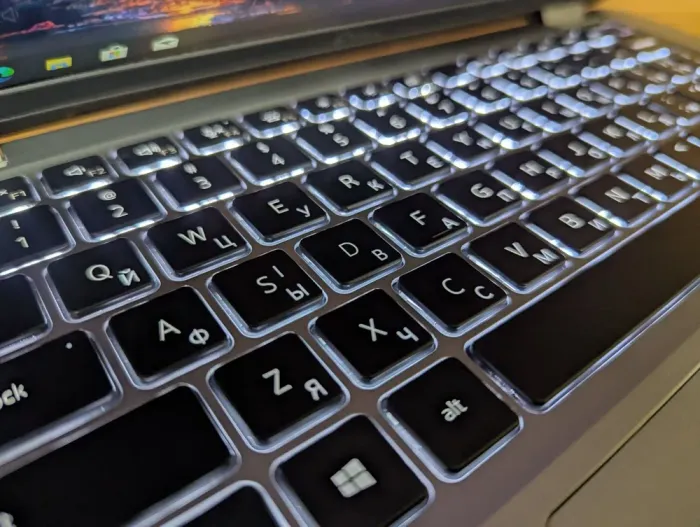 Ультрабук Dell Latitude 5320 / 13.3" (1920x1080) IPS Touch / Intel Core i5-1135G7 (4 (8) ядра по 2.4 - 4.2 GHz) / 16 GB DDR4 / 512 GB SSD / Intel Iris Xe Graphics / TouchID / WebCam / Windows 10 б/в - зображення 6