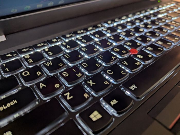 Ноутбук Lenovo ThinkPad T560 / 15.6" (1366x768) TN / Intel Core i5-6200U (2 (4) ядра по 2.3 - 2.8 GHz) / 16 GB DDR3 / 256 GB SSD / Intel HD Graphics 520 / WebCam / Windows 10 б/в - зображення 6