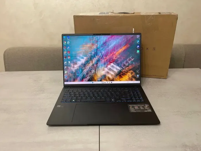 Ультрабук Asus Vivobook S 16 (S5606M) / 16" (3200x2000) OLED / Intel Core Ultra 9 185H (16 (22) ядра по 2.3 - 5.1 GHz) / 16 GB DDR5 / 1000 GB SSD M.2 / Intel Arc Graphics / WebCam / HDMI - зображення 2