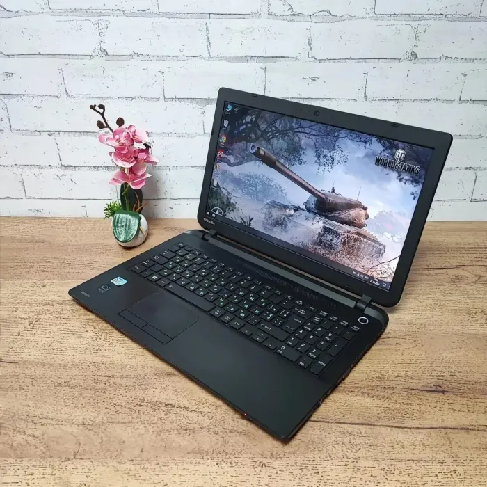 Ноутбук Toshiba Satellite C50-B-118 / 15.6" (1366x768) TN / Intel Core i3-3217U (2 (4) ядра по 1.8 GHz) / 8 GB DDR3 / 128 GB SSD / Intel HD Graphics 4000 / WebCam / DVD-ROM б/в - зображення 4