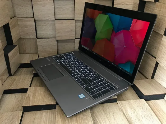 Мобільна робоча станція Б-клас HP ZBook 15 G5 / 15.6" (1920x1080) IPS Touch / Intel Core i7-8750H (6 (12) ядер по 2.2 - 4.1 GHz) / 16 GB DDR4 / 480 GB SSD / nVidia Quadro P1000, 4 GB GDDR5, 128-bit / WebCam б/в - зображення 3
