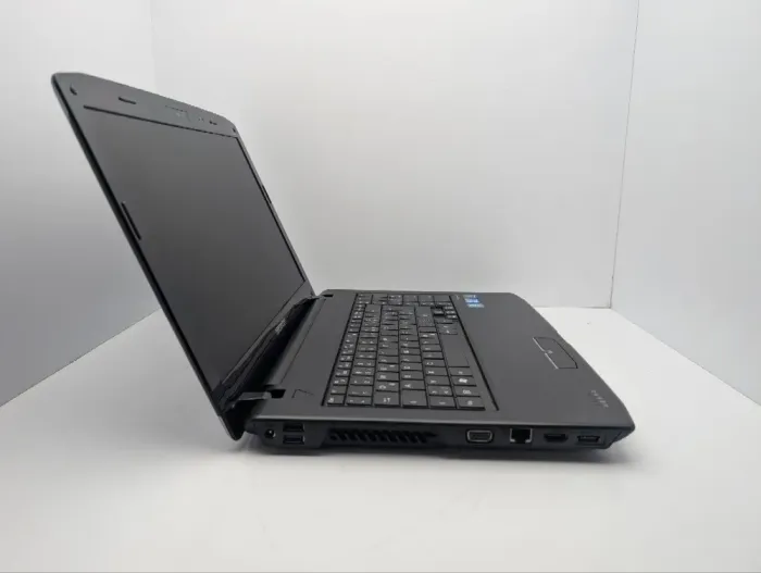 Ноутбук Medion Akoya E6214 / 15.6" (1366x768) TN / Intel Core i3-330M (2 (4) ядра по 2.13 GHz) / 6 GB DDR3 / 500 GB HDD / Intel HD Graphics / WebCam / DVD-ROM / АКБ не тримає б/в - зображення 3