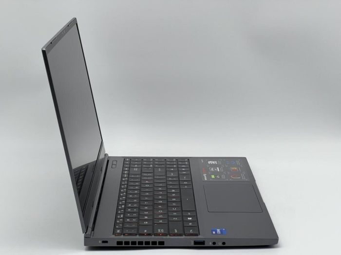 Ігровий ультрабук Б-клас Maingear Vector Pro MG-VCP15l-3070 / 15.6" (1920x1080) IPS / Intel Core i7-11800H (8 (16) ядер по 2.3 - 4.6 GHz) / 32 GB DDR4 / 960 GB SSD / nVidia GeForce RTX 3070, 8 GB GDDR6, 256-bit / WebCam б/в - зображення 4