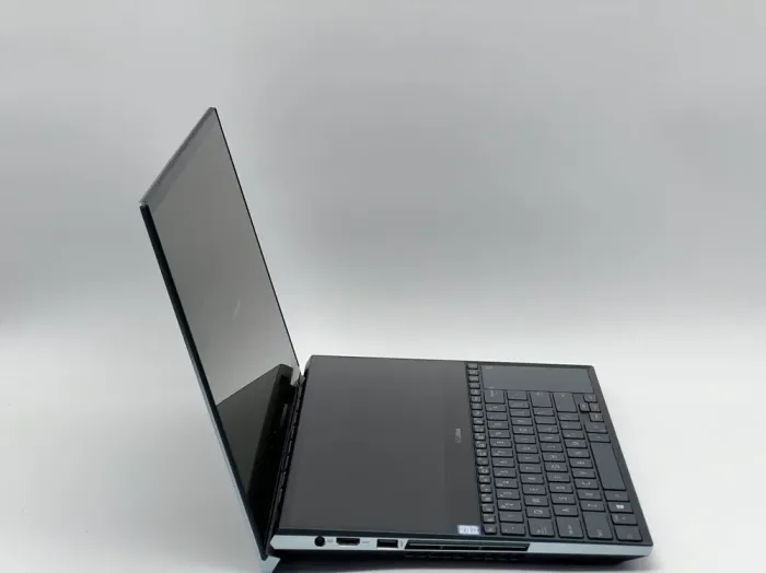 Ігровий ноутбук Asus ZenBook Pro Duo UX581G / 15.6" (3840x2160) OLED Touch / Intel Core i9-9980HK (8 (16) ядер по 2.4 - 5.0 GHz) / 32 GB DDR4 / 960 GB SSD / nVidia GeForce RTX 2060, 6 GB GDDR6, 192-bit / WebCam б/в - зображення 3