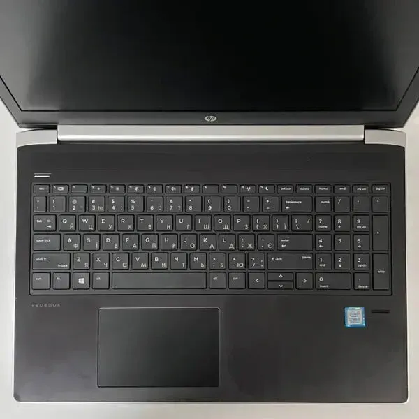 Ноутбук Б-клас HP ProBook 450 G5 / 15.6" (1366x768) TN / Intel Core i5-8250U (4 (8) ядра по 1.6 - 3.4 GHz) / 16 GB DDR4 / 256 GB SSD / Intel UHD Graphics 620 / WebCam / HDMI / TouchID б/в - зображення 3