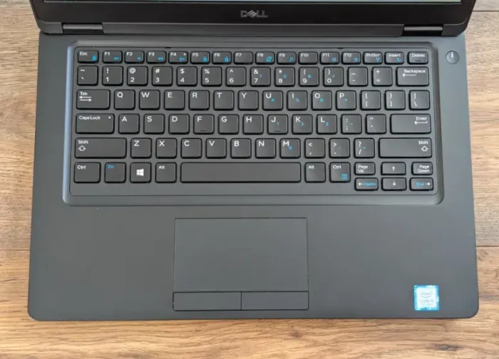 Ноутбук Dell Latitude 5490 / 14" (1920x1080) IPS Touch / Intel Core i5-8250U (4 (8) ядра по 1.6 - 3.4 GHz) / 8 GB DDR4 / 240 GB SSD / Intel UHD Graphics 620 / WebCam / USB 3.1 / HDMI / Windows 11 б/в - зображення 3