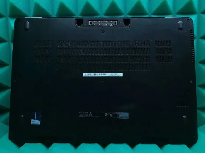 Ультрабук Dell Latitude E7470 / 14" (2560x1440) IPS Touch / Intel Core i5-6300U (2 (4) ядра по 2.4 - 3.0 GHz) / 8 GB DDR4 / 256 GB SSD / Intel HD Graphics 520 / WebCam б/в - зображення 9