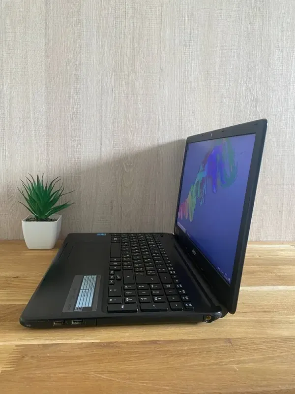 Ноутбук Acer Aspire E1-572 / 15.6" (1920x1080) TN / Intel Croe i5-4200M (2 (4) ядра по 2.5 - 3.1 GHz) / 8 GB DDR3 / 128 GB SSD / Intel HD Graphics 4600 / WebCam / HDMI б/в - зображення 6