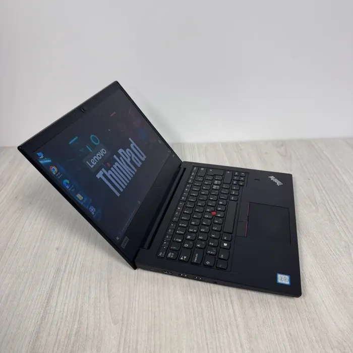 Ноутбук Lenovo ThinkPad E480 / 14" (1920x1080) IPS / Intel Core i5-8250U (4 (8) ядра по 1.6 - 3.4 GHz) / 8 GB DDR4 / 256 GB SSD NVMe / Intel UHD Graphics 620 / WebCam б/в - зображення 4