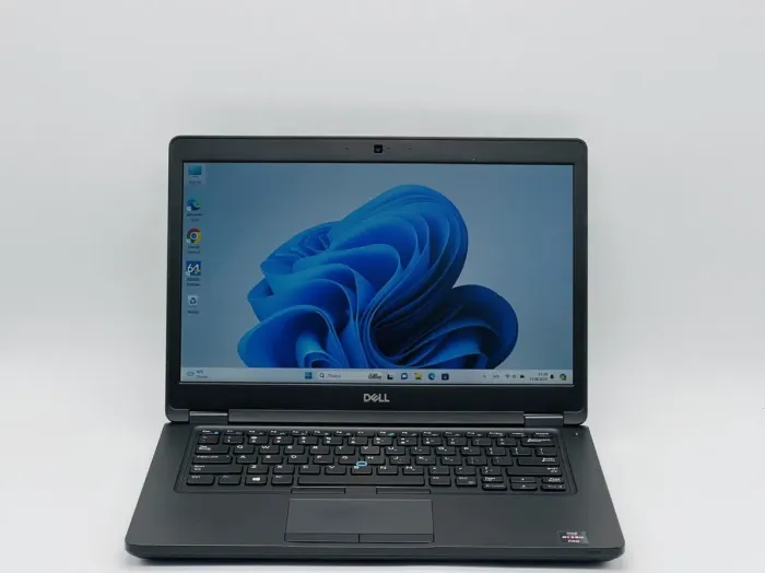 Ноутбук Dell Latitude 5495 / 14" (1920x1080) IPS / AMD Ryzen 5 PRO 2500U (4 (8) ядра по 2.0 - 3.6 GHz) / 8 GB DDR4 / 250 GB SSD / AMD Radeon RX Vega 8 Graphics / WebCam б/в - зображення 2