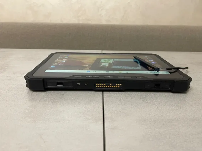 Захищений планшет Dell Latitude 7212 Rugged / 11.6'' (1920x1080) IPS Touch / Intel Core i5-7300U (2 (4) ядра по 2.6 - 3.5 GHz) / 8 GB DDR3 / 256 GB SSD / Intel HD Graphics 620 / WebCam / Стилус / Два АКБ б/в - зображення 7