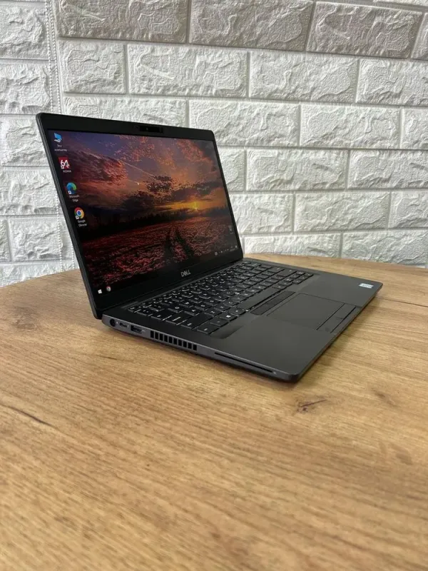 Ультрабук Dell Latitude 5401 / 14" IPS / Core i7-9850H (6(12) ядра по 2.6-4.6 GHz) / 16GB DDR4 / 256GB SSD / UHD Graphics 630 / WebCam б/в - зображення 4