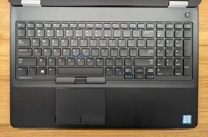 Ноутбук Dell Latitude E5570 / 15.6" (1920x1080) IPS / Intel Core i7-6600U (2 (4) ядра по 2.6 - 3.4 GHz) / 16 GB DDR4 / 512 GB SSD / AMD Radeon R7 M360, 2 GB DDR3, 64-bit / WebCam / Windows 10 б/в - зображення 3