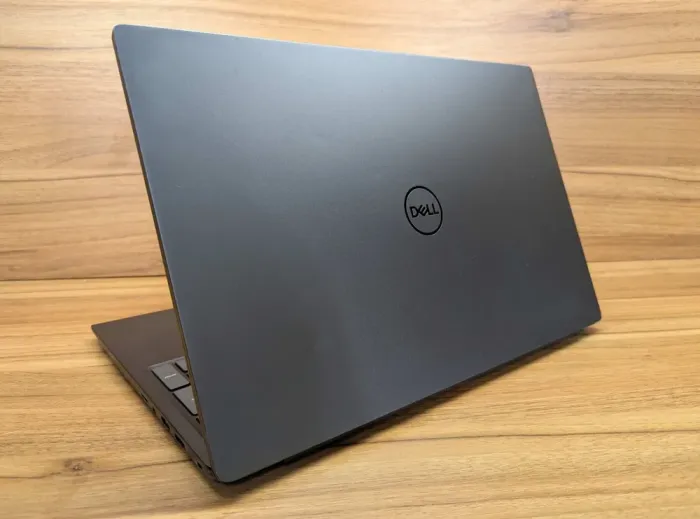 Ультрабук Dell Vostro 5590 / 15.6" (1920x1080) IPS / Intel Core i5-10210U (4 (8) ядра по 1.6 - 4.2 GHz) / 16 GB DDR4 / 512 GB SSD / Intel UHD Graphics / WebCam / Windows 10 б/в - зображення 7