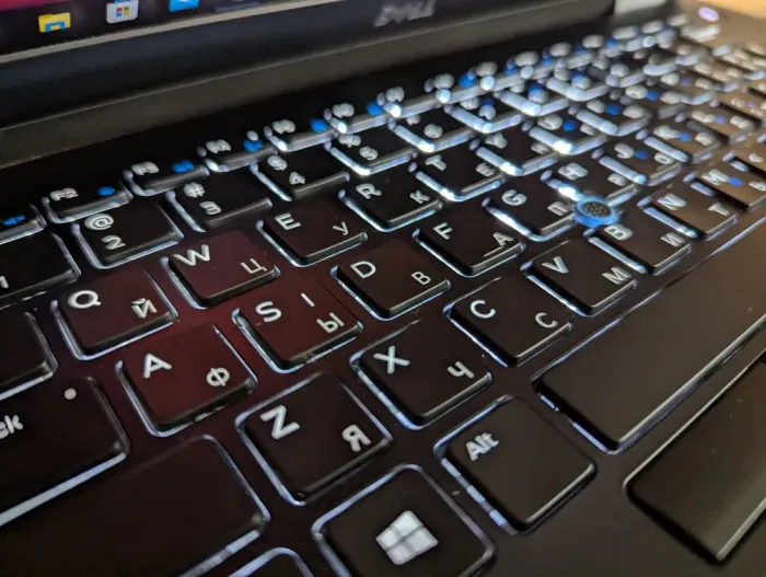 Ультрабук Dell Latitude E7470 / 14" (1920x1080) IPS / Intel Core i7-6600U (2 (4) ядра по 2.6 - 3.4 GHz) / 8 GB DDR4 / 256 GB SSD / Intel HD Graphics 520 / WebCam / Windows 10 б/в - зображення 6