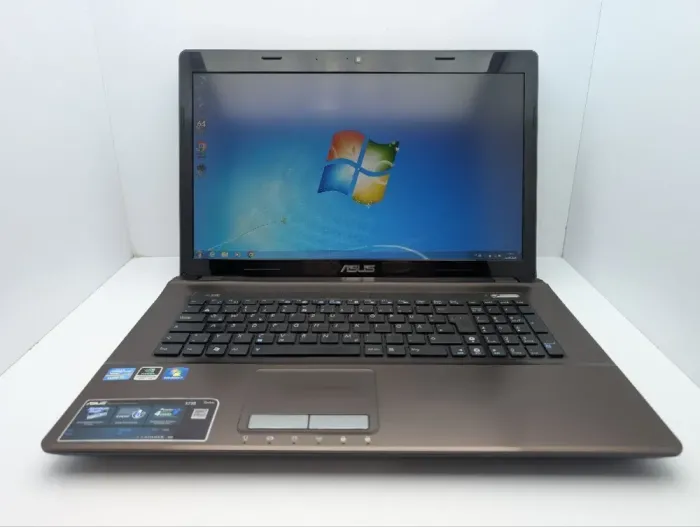 Ноутбук Asus X73s / 17.3" (1600x900) TN / Intel Core i5-2410M (2 (4) ядра по 2.3 - 3.9 GHz) / 8 GB DDR3 / 500 GB HDD / nVidia GeForce GT 540M, 1 GB GDDR3, 128-bit / WebCam / DVD-ROM б/в - зображення 2