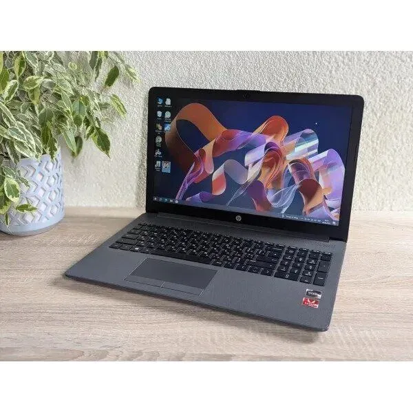 Ноутбук Б-клас HP 255 G7 / 15.6" (1920x1080) IPS / AMD Ryzen 3 2200U (2 (4) ядра по 2.5 - 3.4 GHz) / 8 GB DDR4 / 256 GB SSD / AMD Radeon Vega 3 Graphics / WebCam б/в - зображення 4