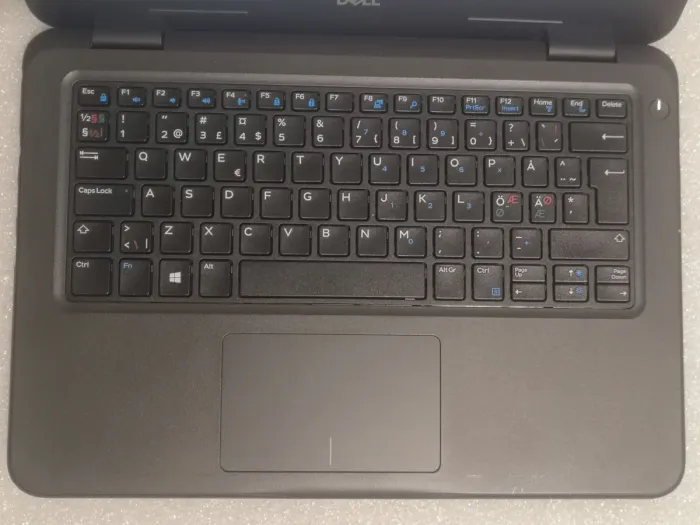 Ультрабук Б-клас Dell latitude 3310 / 13.3" TN / Core i3-8145U (2(4) ядра по 2.1-3.9GHz) / 4GB DDR4 / 128GB SSD M.2 / UHD Graphics 620 / WebCam / HDMI б/в - зображення 4