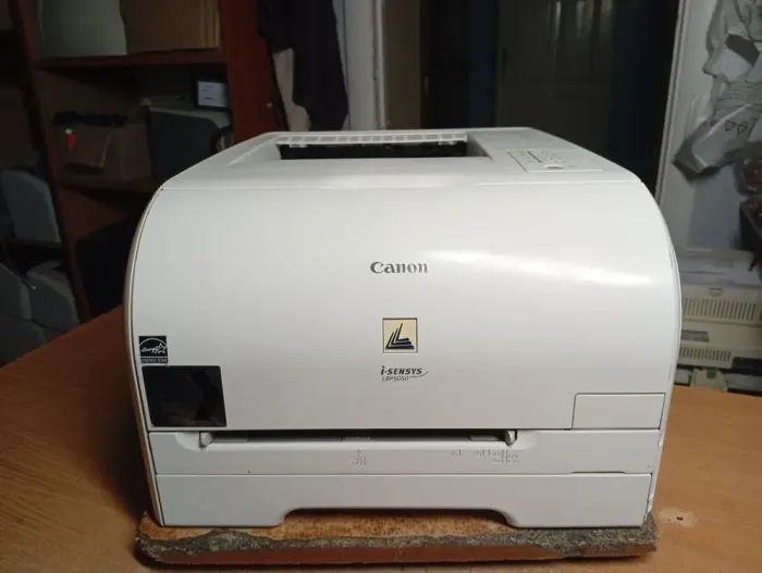 Принтер Canon i-SENSYS LBP5050 / Лазерний кольоровий друк / 600x600 dpi / A4 / 12 стор/хв / USB 2.0 б/в - зображення 2