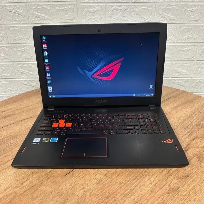 Ігровий ноутбук Б-клас Asus ROG Strix GL502VT / 15.6" (1920x1080) TN / Intel Core i7-6700HQ (4 (8) ядра по 2.6 - 3.5 GHz) / 12 GB DDR4 / 256 GB SSD NVMe + 1000 GB HDD / nVidia GeForce GTX 970M, 3 GB GDDR5, 192-bit / WebCam б/в - зображення 2