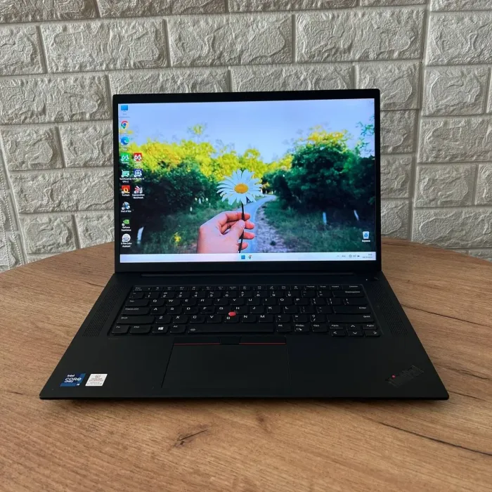 Ігровий ноутбук Lenovo ThinkPad P1 Gen 4 / 15.6" (3840x2160) IPS / Intel Core i9-11950H (8 (16) ядер по 2.1 - 5.0 GHz) / 32 GB DDR4 / 2000 GB SSD NVMe / nVidia GeForce RTX 3080, 16 GB GDDR16, 256-bit / WebCam б/в - зображення 2