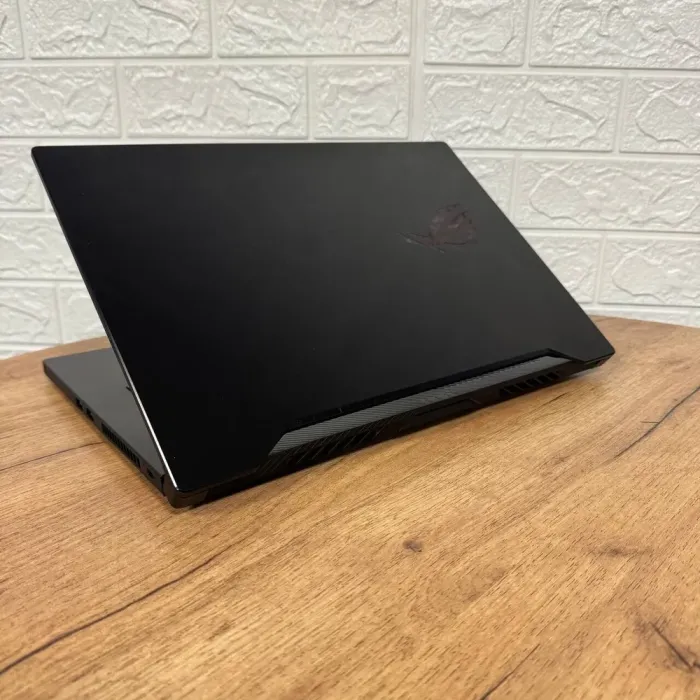 Ігровий ноутбук Asus ROG Zephyrus GA502DU / 15.6" (1920x1080) IPS / AMD Ryzen 7 3750H (4 (8) ядра по 2.3 - 4.0 GHz) / 16 GB DDR4 / 1000 GB SSD / nVidia GeForce GTX 1660 Ti Max-Q, 6 GB GDDR6, 192-bit б/в - зображення 6