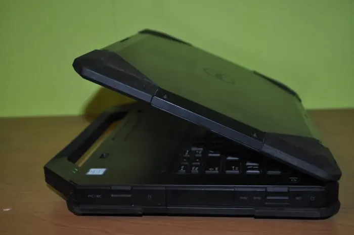 Захищений ноутбук Dell Latitude 5414 Rugged / 14" (1366x768) TN / Intel Core i5-6300U (2 (4) ядра по 2.4 - 3.0 GHz) / 16 GB DDR4 / 1000 GB SSD / Intel HD Graphics 520 / WebCam / Wi-Fi / Bluetooth / Windows 11 Pro б/в - зображення 14