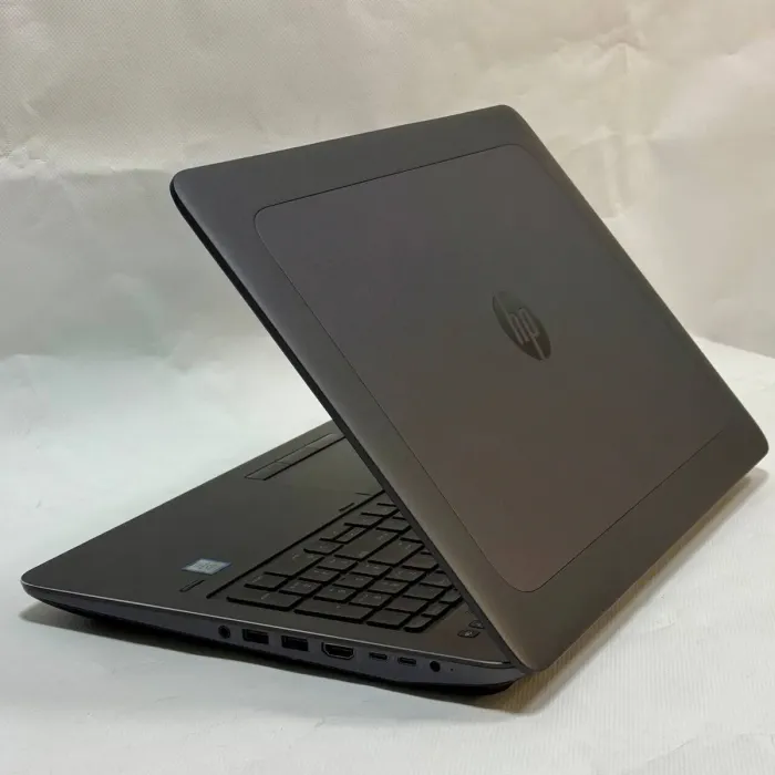 Мобільна робоча станція HP ZBook 15 G3 / 15.6" (1920x1080) TN / Intel Core i7-6820HQ (4 (8) ядра по 2.7 - 3.6 GHz) / 16 GB DDR4 / 256 GB SSD M.2 + 500 GB HDD / nVidia Quadro M1200, 4 GB GDDR5, 128-bit / WebCam б/в - зображення 6