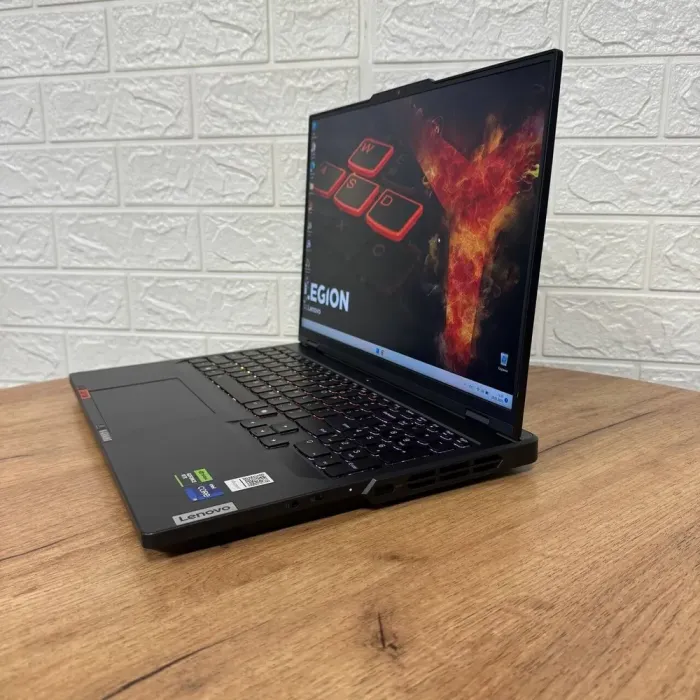 Ігровий ноутбук Lenovo Legion Pro 5 16IRX9 / 16" (2560x1600) IPS / Intel Core i9-14900HX (24 (32) ядра по 1.6 - 5.8 GHz) / 32 GB DDR5 / 1000 GB SSD NVMe / nVidia GeForce RTX 4070, 8 GB GDDR6, 128-bit / WebCam б/в - зображення 5