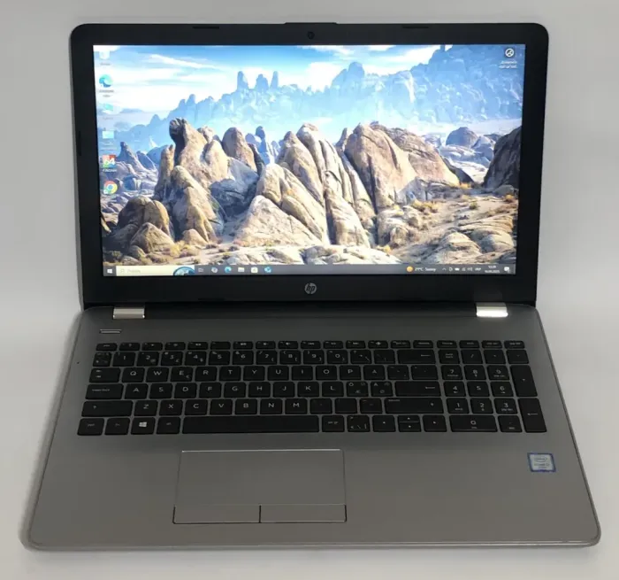 Ноутбук HP 250 G6 / 15.6" (1920x1080) TN / Intel Core i3-6006U (2 (4) ядра по 2.0 GHz) / 8 GB DDR4 / 256 GB SSD / Intel HD Graphics 620 / WebCam / DVD-ROM / Win 10 Pro б/в - зображення 2