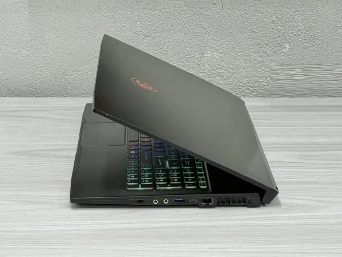 Ігровий ноутбук MSI GF75 Thin / 17.3" (1920x1080) IPS / Intel Core i7-10750H (6 (12) ядер по 2.6 - 5.0 GHz) / 16 GB DDR4 / 1000 GB SSD / nVidia GeForce RTX 3060, 6 GB GDDR6, 192-bit / WebCam / Win 11 б/в - зображення 5